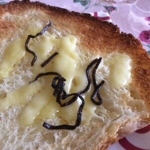 モッツァレラチーズ＆塩昆布のトースト